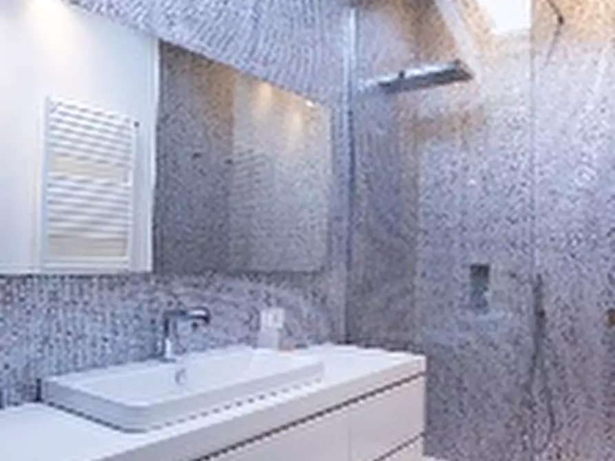 Immagine 10 di Mansarda in vendita  a Forte Dei Marmi