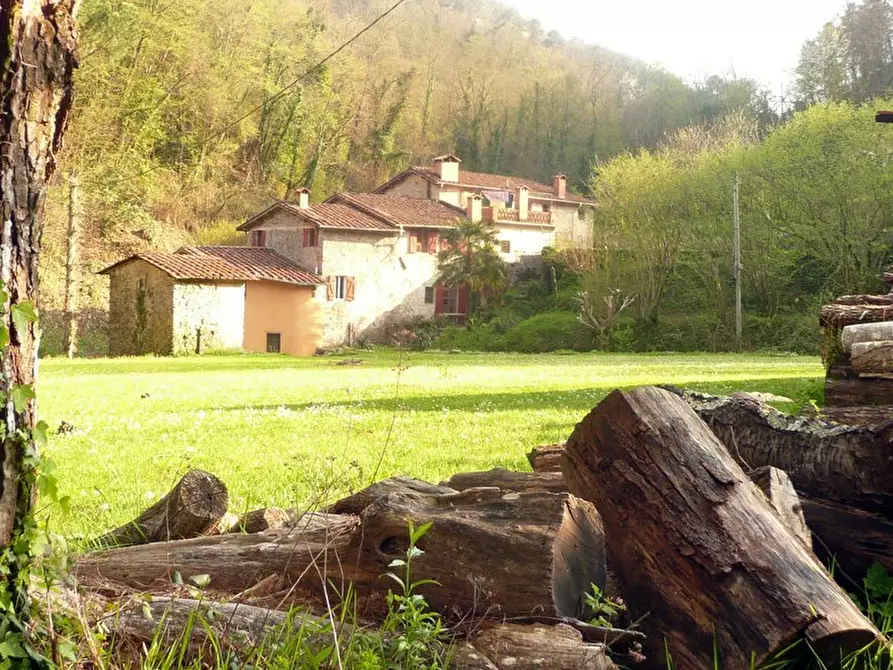 Immagine 15 di Rustico / casale in vendita  a Camaiore