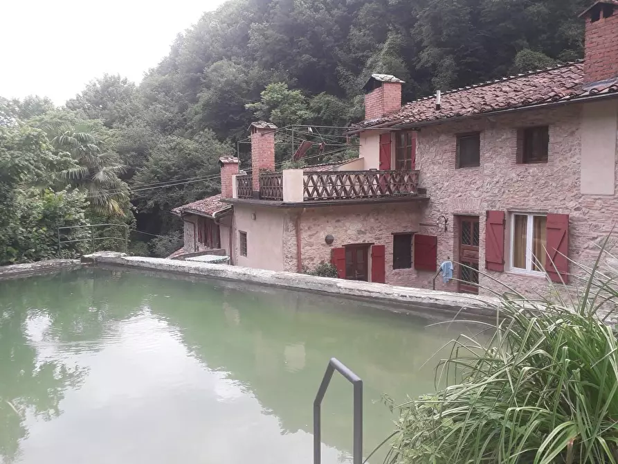 Immagine 4 di Rustico / casale in vendita  a Camaiore