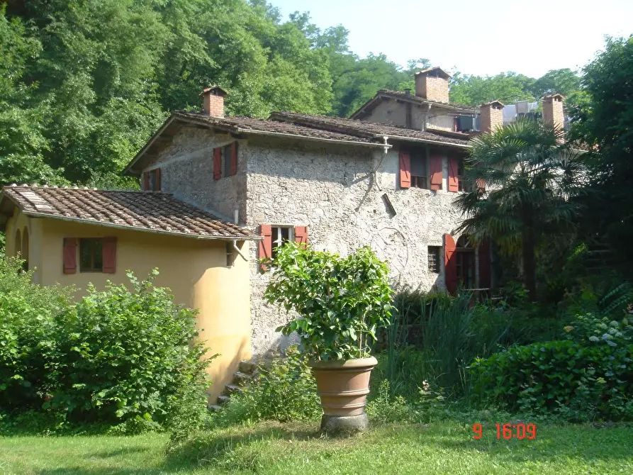 Immagine 18 di Rustico / casale in vendita  a Camaiore