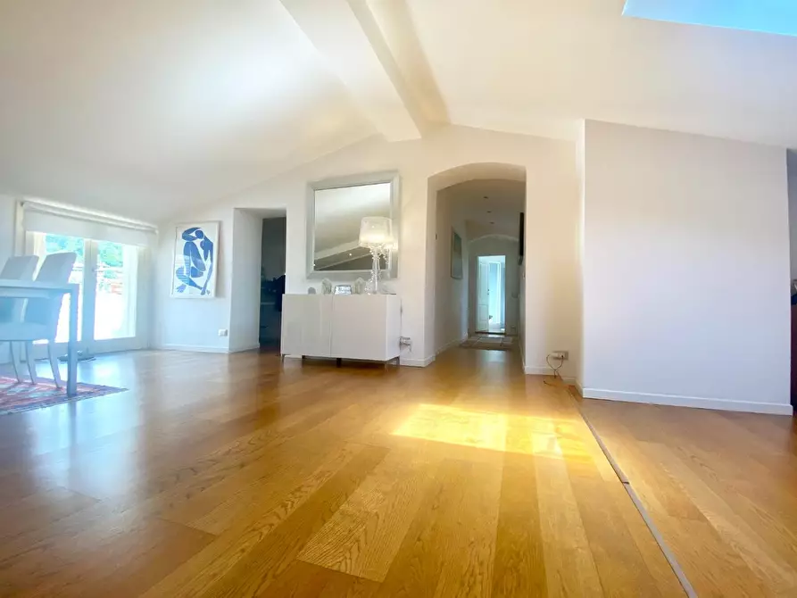 Immagine 3 di Appartamento in vendita  a Massa