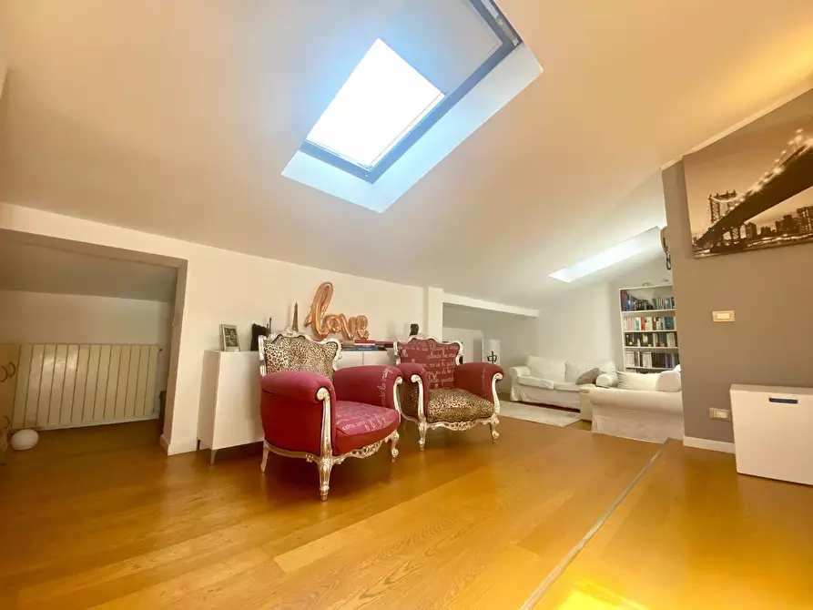 Immagine 4 di Appartamento in vendita  a Massa