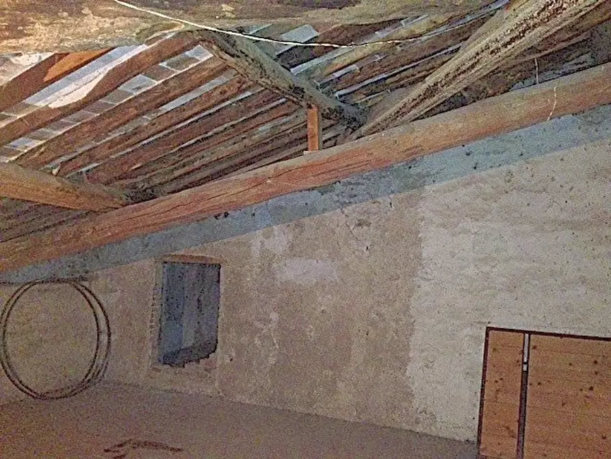 Immagine 31 di Palazzo in vendita  a Vecchiano