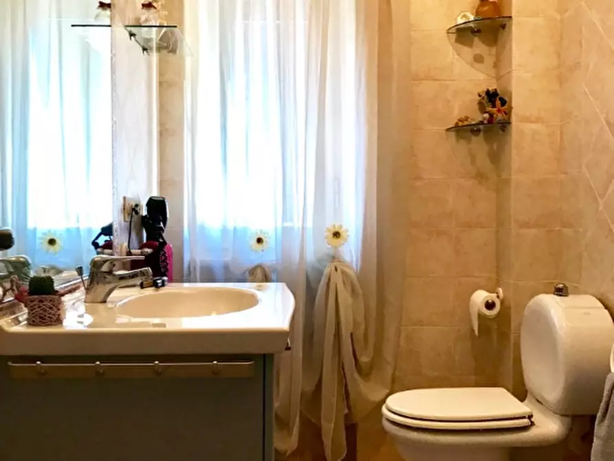 Immagine 8 di Appartamento in vendita  a Massa