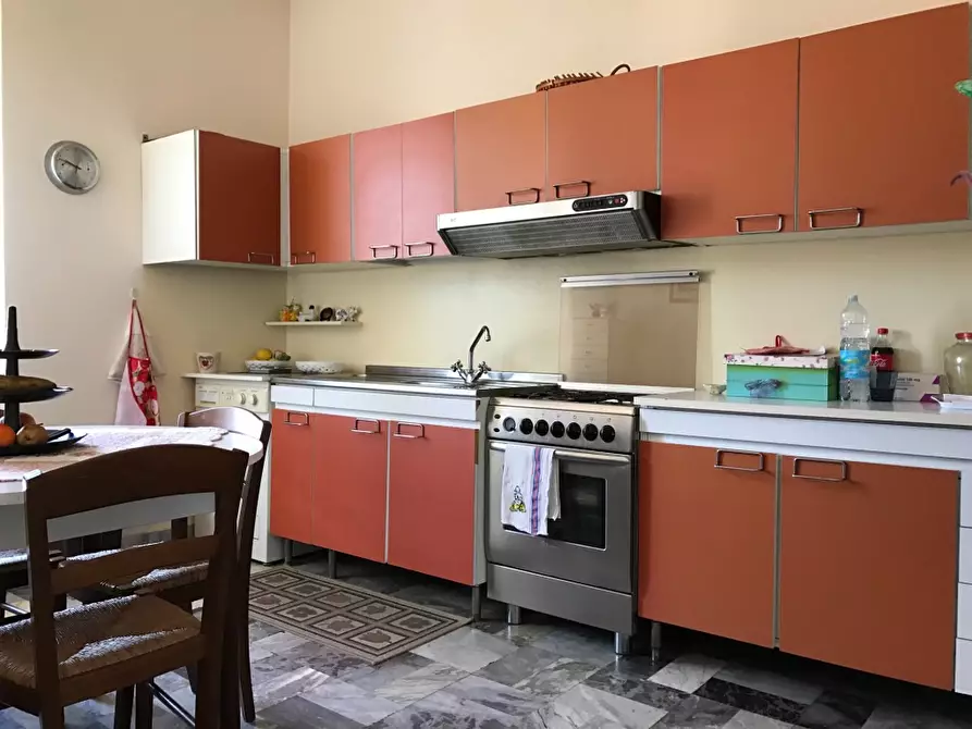 Immagine 2 di Appartamento in vendita  a Massa