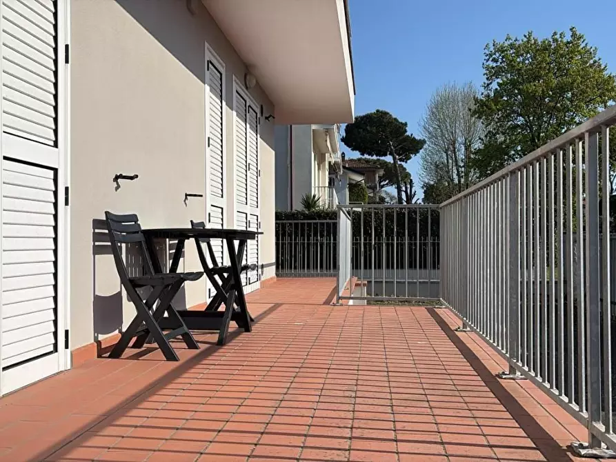 Immagine 13 di Appartamento in affitto  a Viareggio