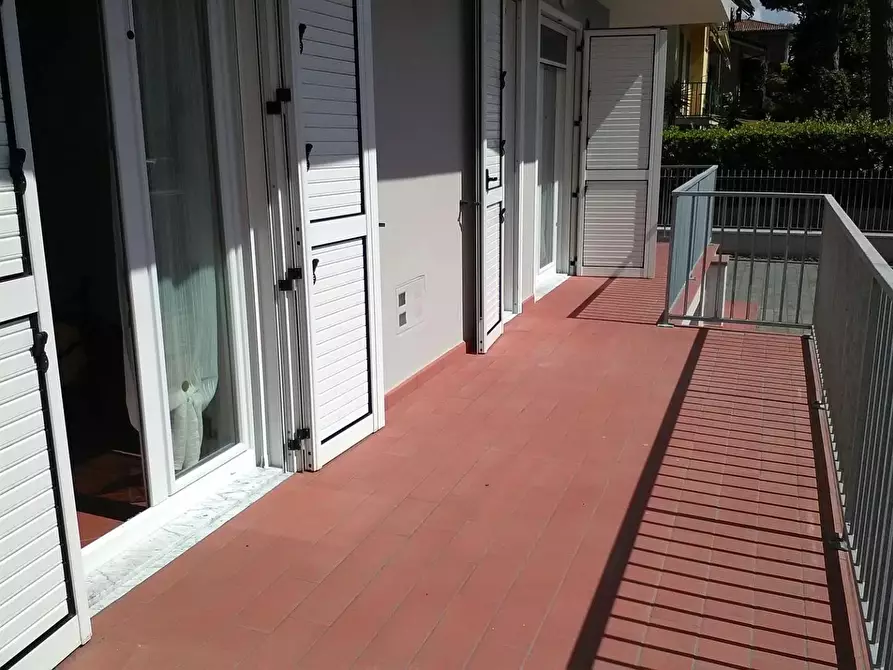 Immagine 11 di Appartamento in affitto  a Viareggio