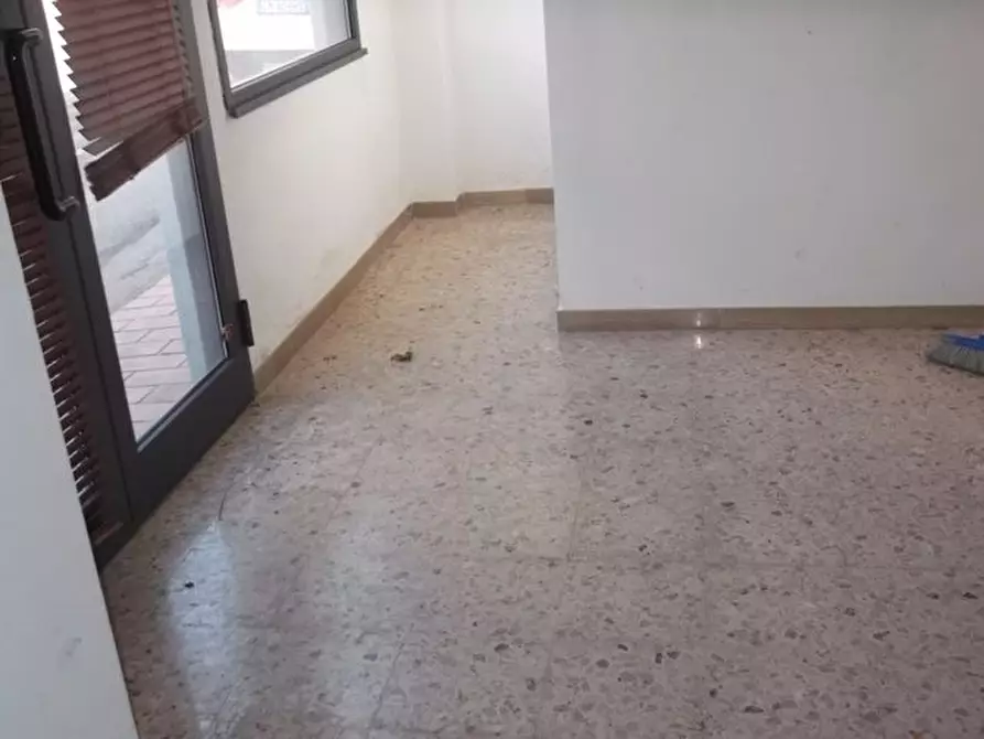 Immagine 6 di Locale commerciale in affitto  a Cascina