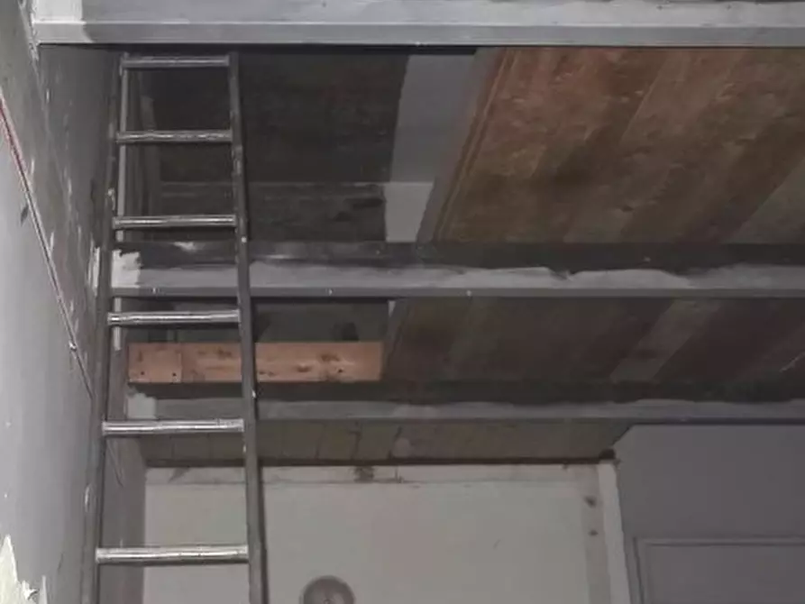 Immagine 3 di Locale commerciale in affitto  a Pisa