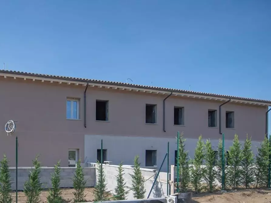 Immagine 2 di Casa colonica in vendita  a Cascina