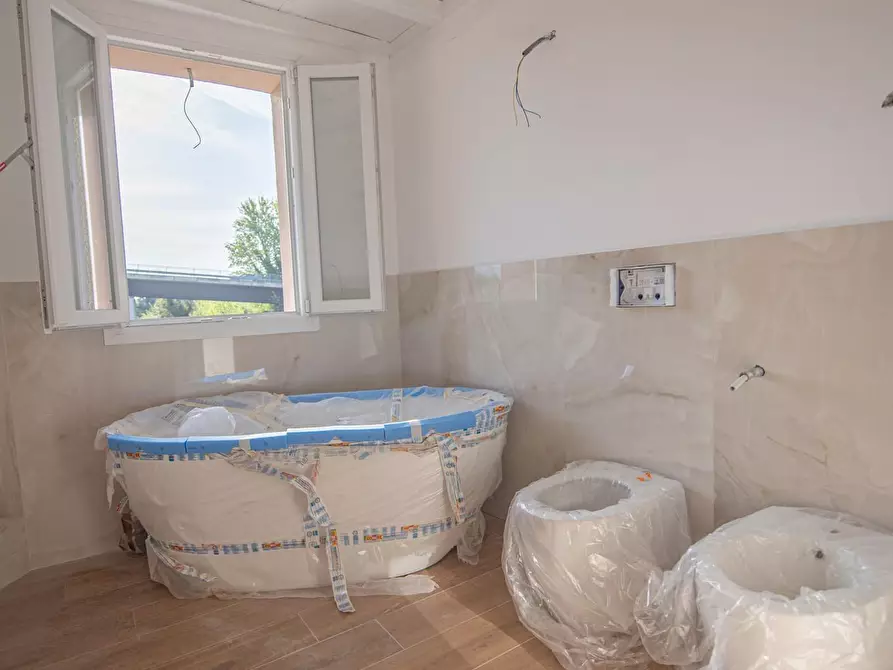 Immagine 7 di Casa colonica in vendita  a Cascina