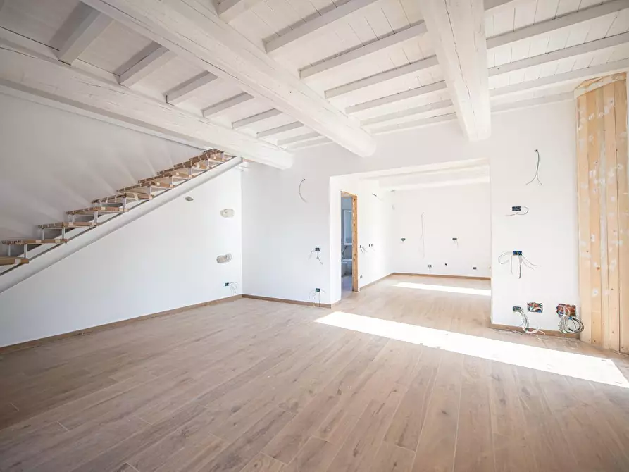 Immagine 3 di Casa colonica in vendita  a Cascina