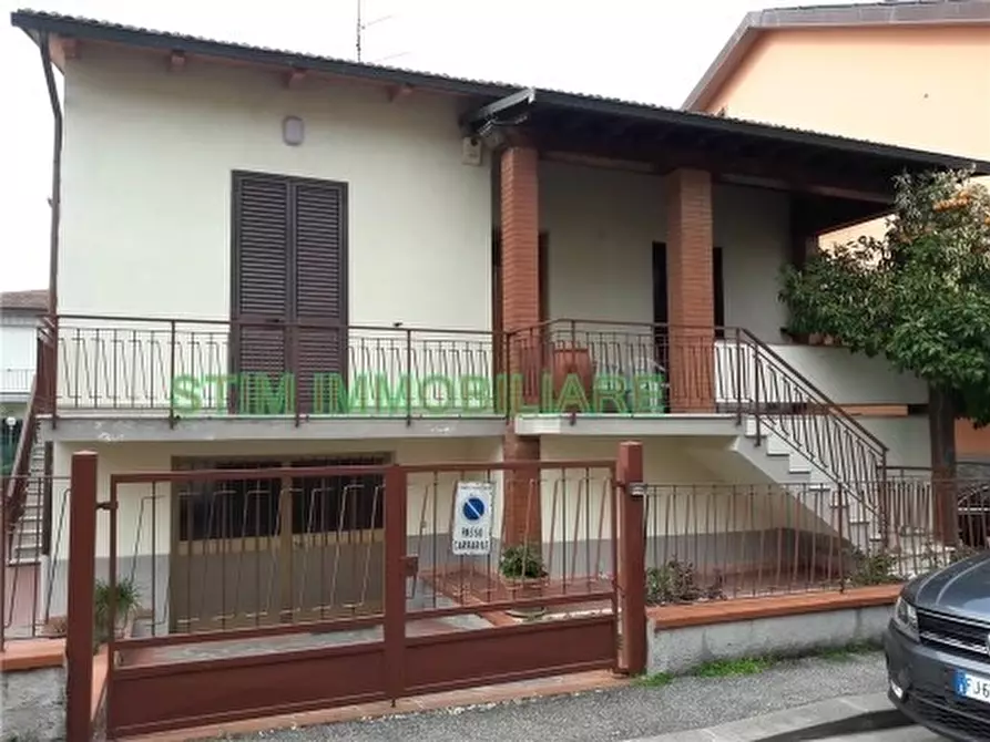 Immagine 1 di Villa in vendita  a Lastra A Signa