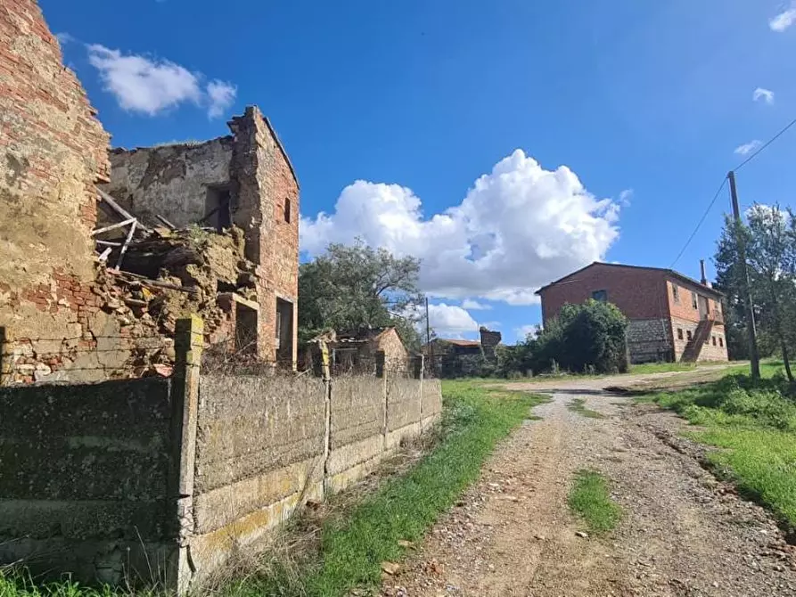 Immagine 19 di Casa colonica in vendita  a Asciano