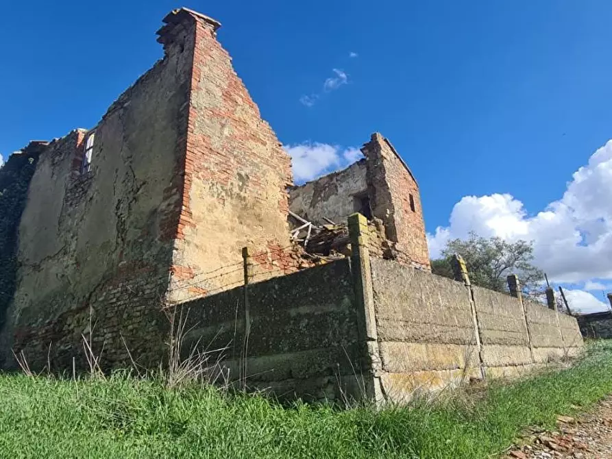 Immagine 9 di Casa colonica in vendita  a Asciano