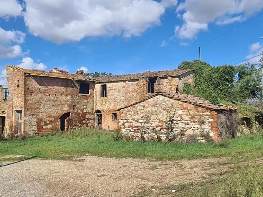 Immagine 11 di Casa colonica in vendita  a Asciano
