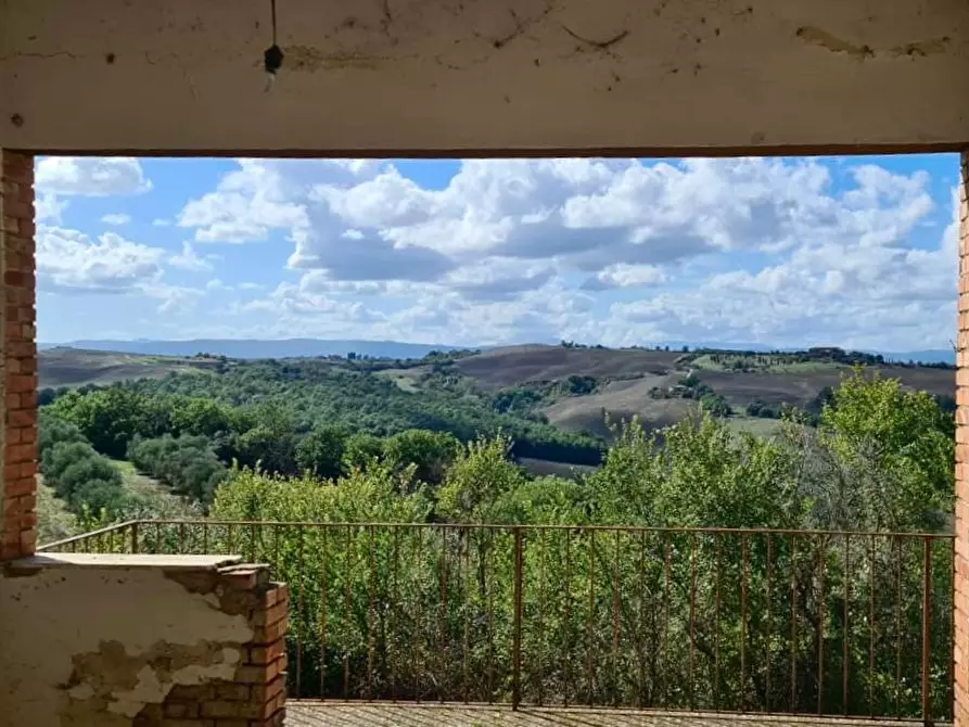 Immagine 10 di Casa colonica in vendita  a Asciano