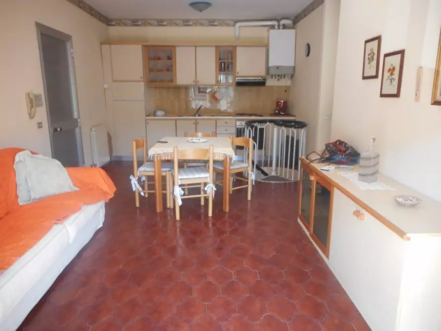 Immagine 1 di Appartamento in affitto  a Massa