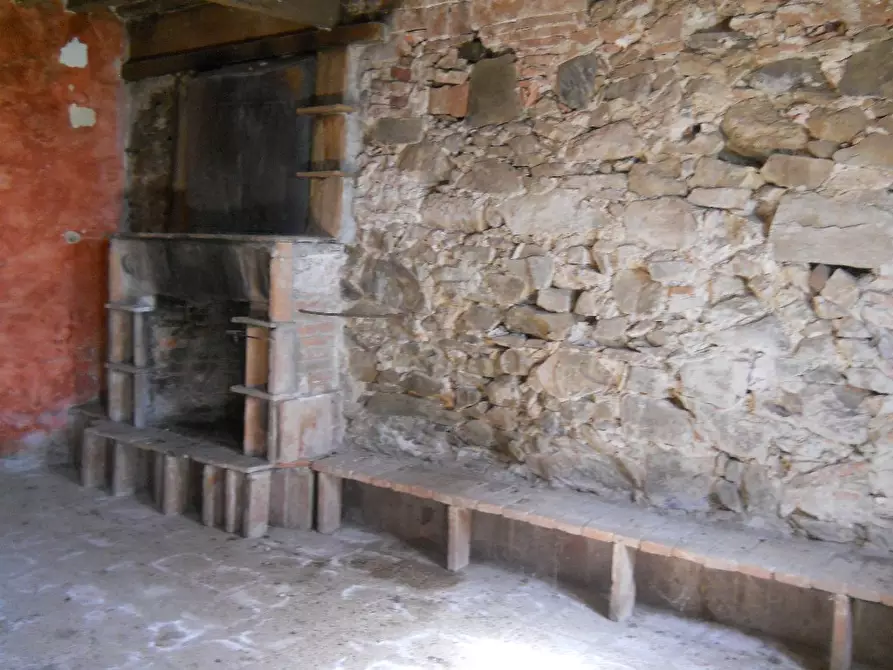 Immagine 12 di Casa colonica in vendita  a Calci