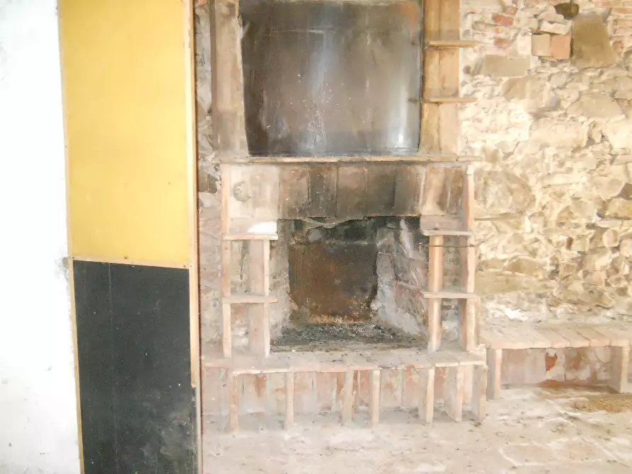 Immagine 14 di Casa colonica in vendita  a Calci