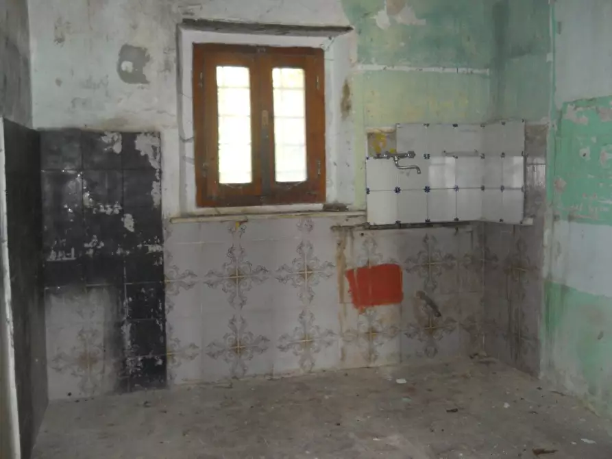 Immagine 15 di Casa colonica in vendita  a Calci