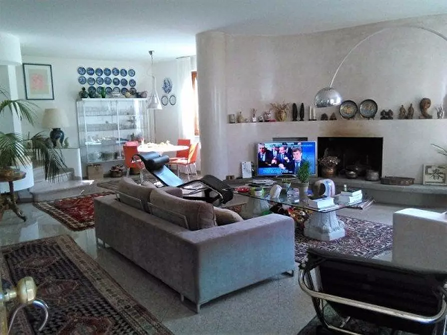 Immagine 4 di Villetta a schiera in vendita  a Massa