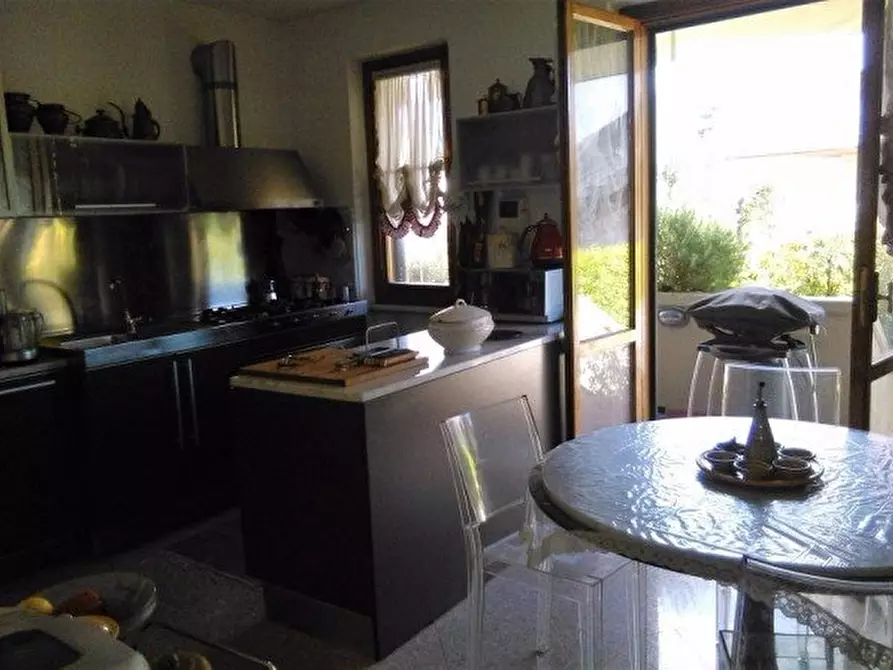 Immagine 2 di Villetta a schiera in vendita  a Massa