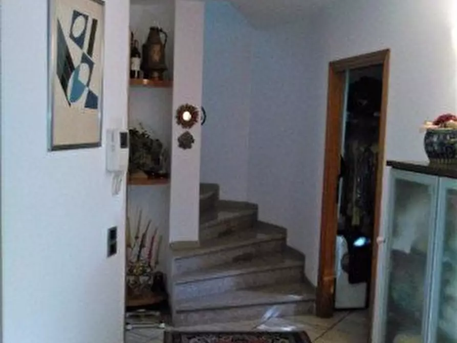 Immagine 5 di Villetta a schiera in vendita  a Massa