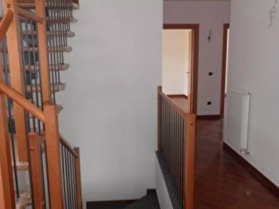 Immagine 4 di Villa in vendita  a Calci