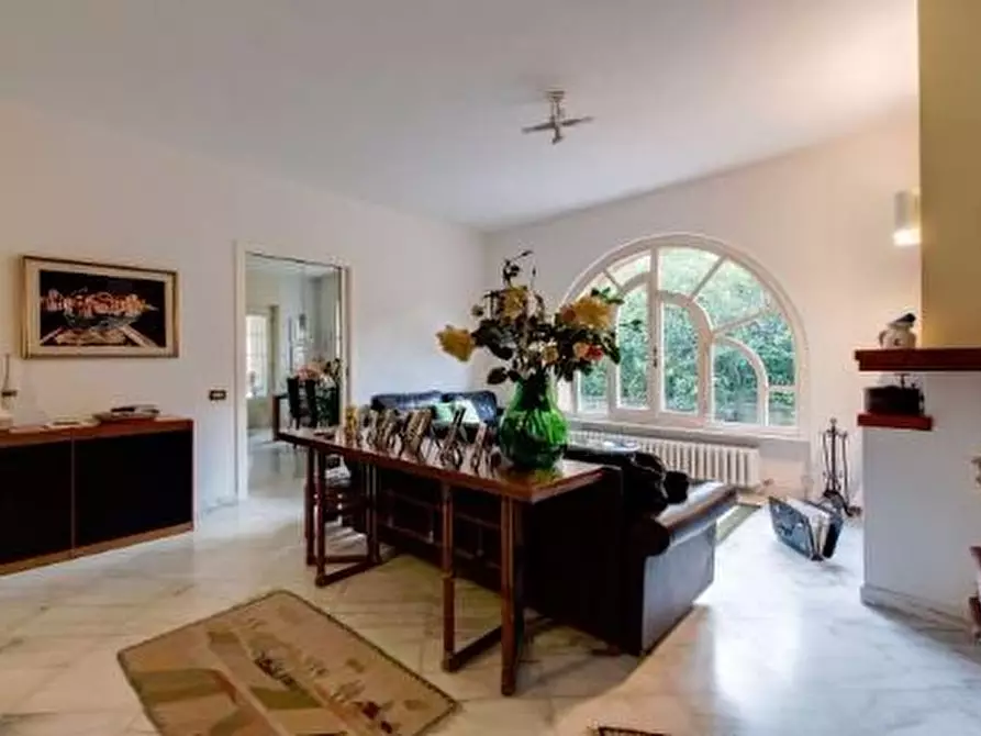 Immagine 9 di Villa in vendita  a Carrara