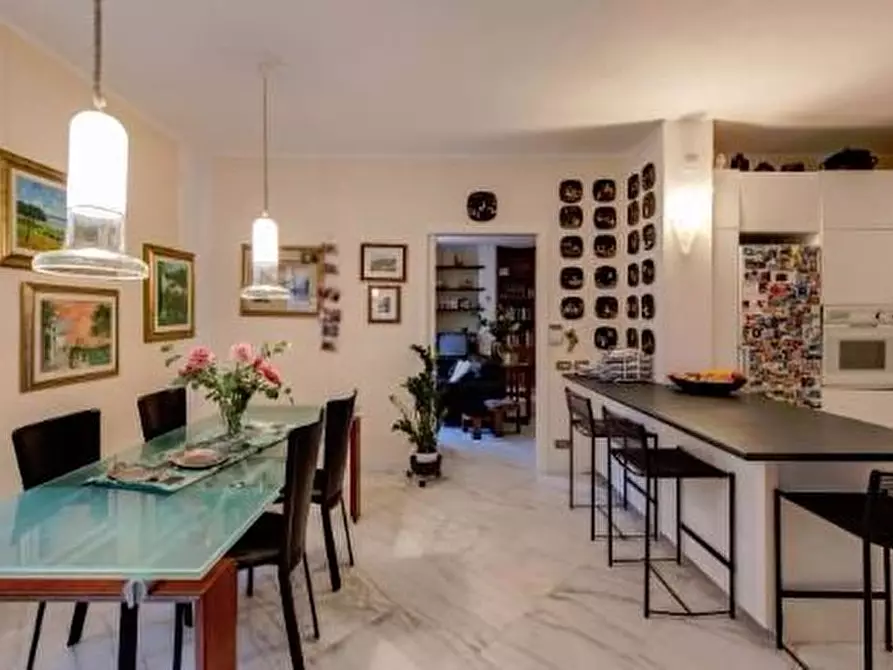 Immagine 8 di Villa in vendita  a Carrara