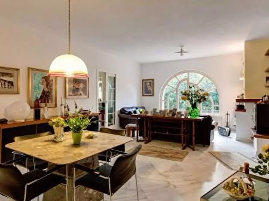 Immagine 7 di Villa in vendita  a Carrara