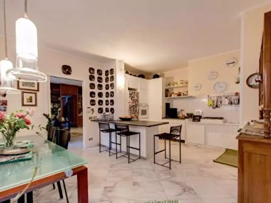 Immagine 5 di Villa in vendita  a Carrara