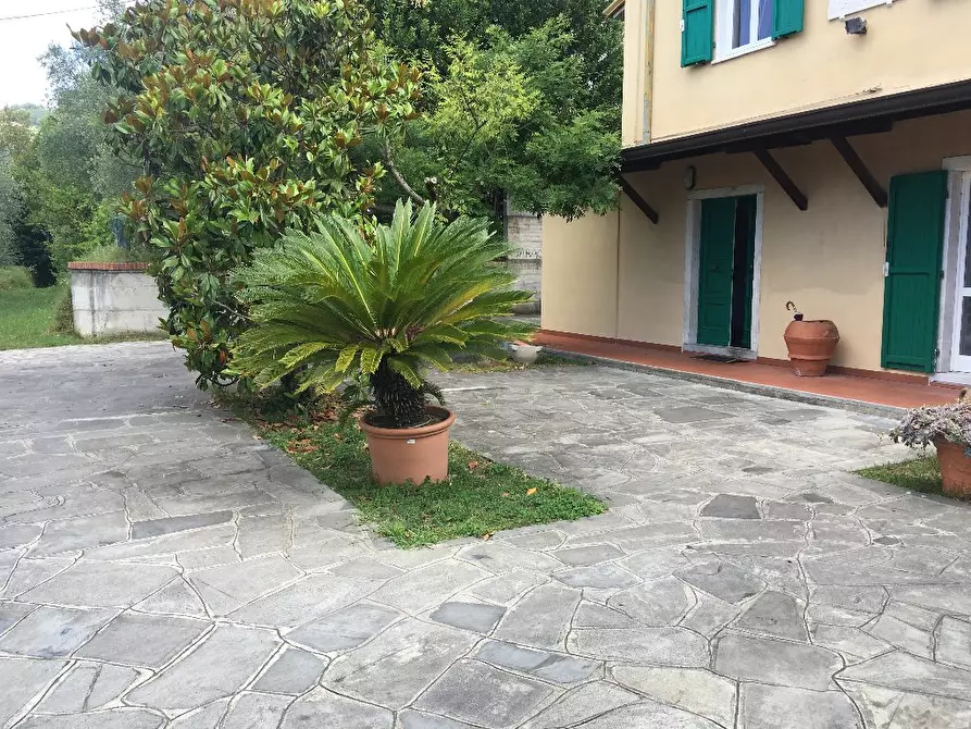 Immagine 1 di Casa indipendente in vendita  a Carrara