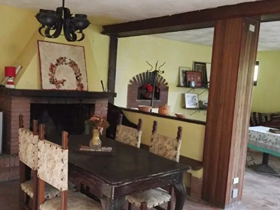 Immagine 12 di Villa in vendita  a Carrara