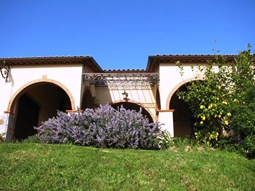 Immagine 1 di Villa in vendita  a Manciano