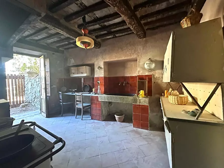Immagine 14 di Rustico / casale in vendita  a Lucca