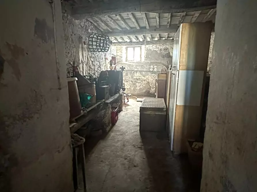 Immagine 13 di Rustico / casale in vendita  a Lucca