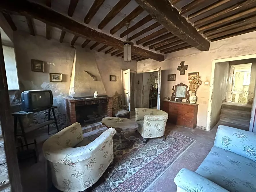 Immagine 11 di Rustico / casale in vendita  a Lucca