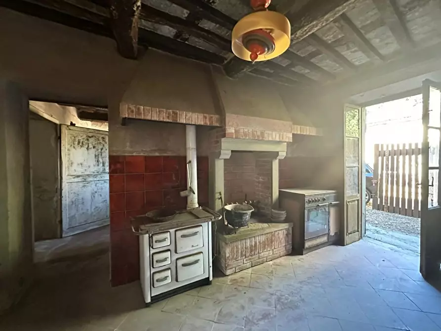Immagine 15 di Rustico / casale in vendita  a Lucca