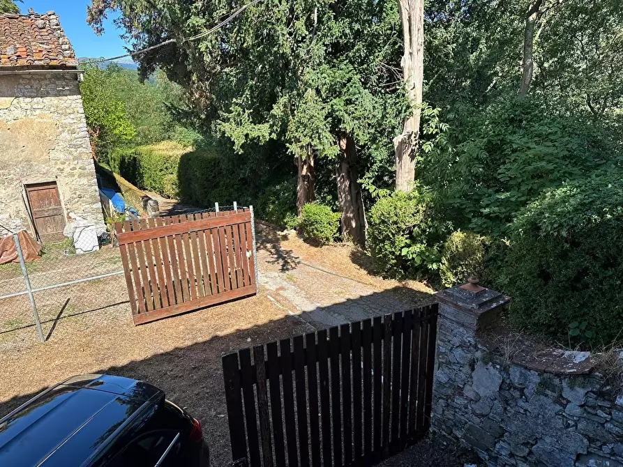 Immagine 3 di Rustico / casale in vendita  a Lucca