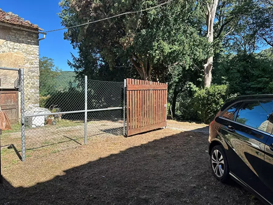 Immagine 2 di Rustico / casale in vendita  a Lucca