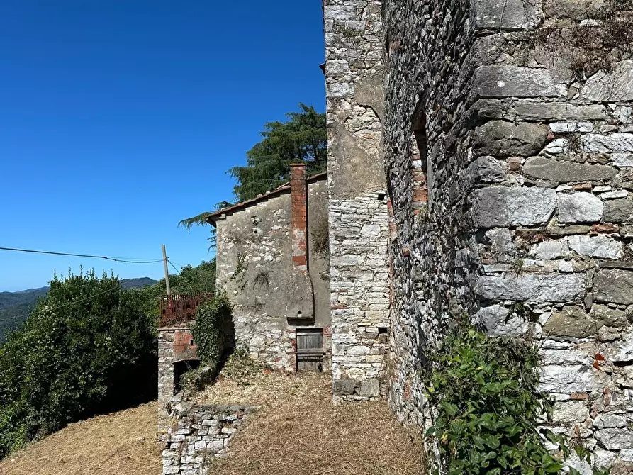 Immagine 33 di Rustico / casale in vendita  a Lucca