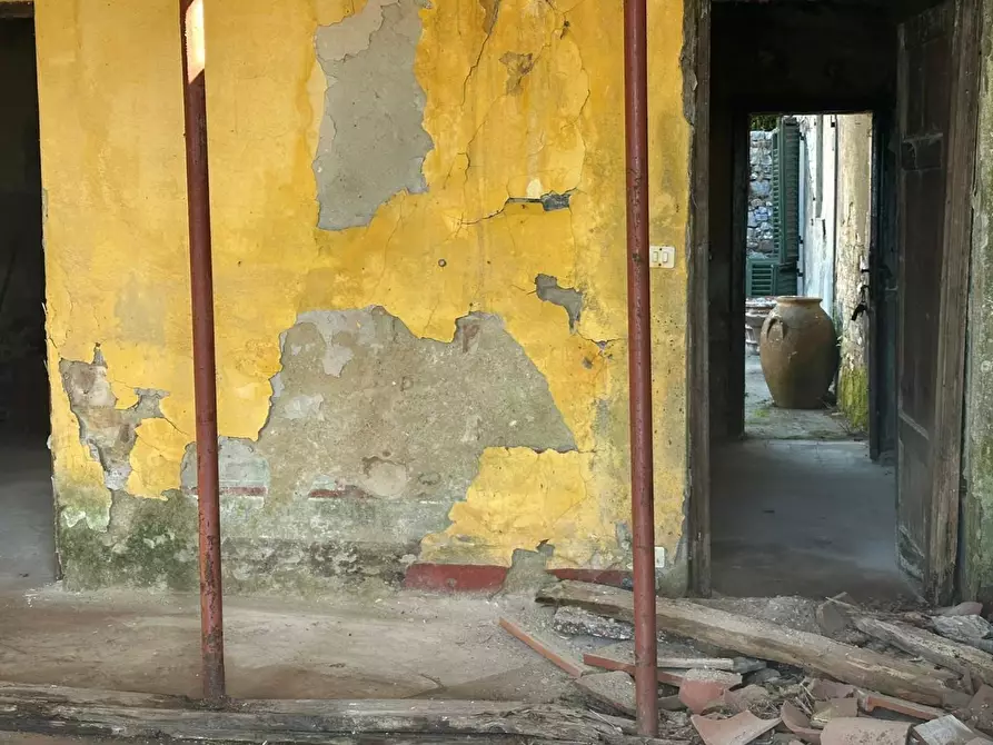 Immagine 9 di Rustico / casale in vendita  a Lucca