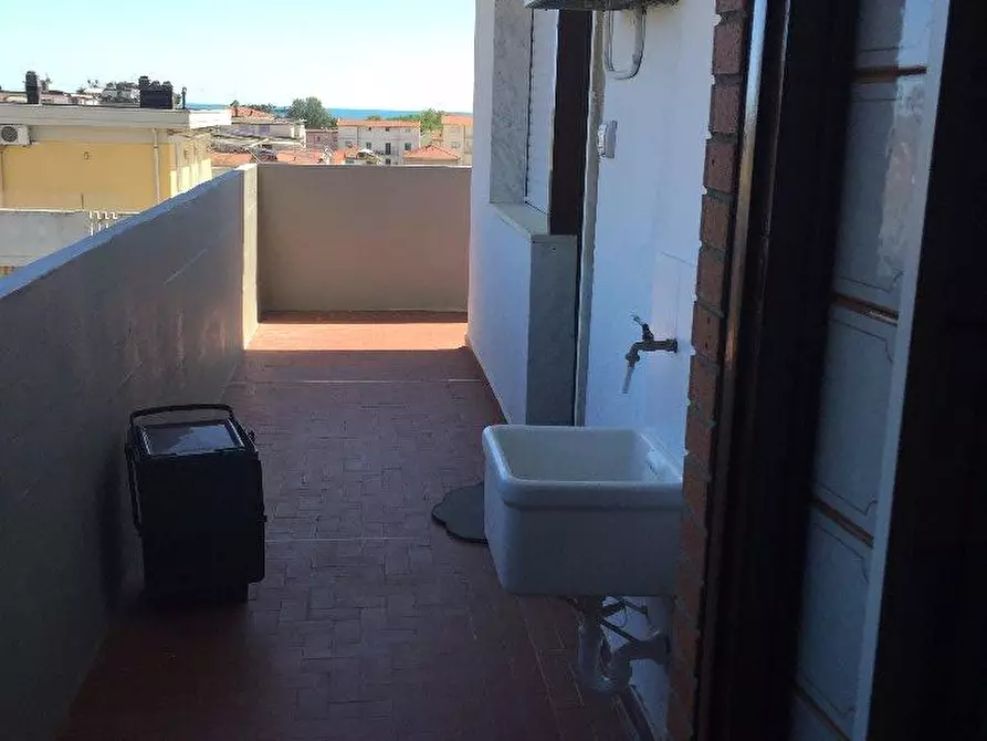 Immagine 3 di Appartamento in affitto  a Carrara