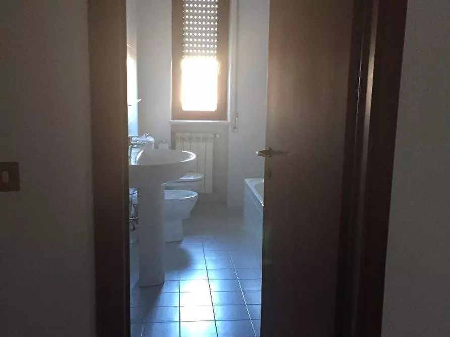 Immagine 5 di Appartamento in affitto  a Carrara