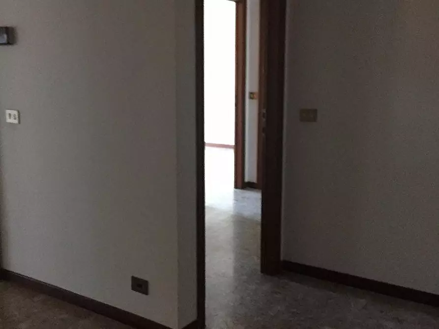 Immagine 2 di Appartamento in affitto  a Carrara