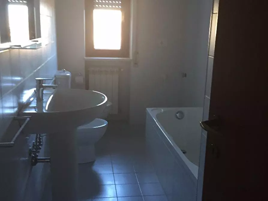 Immagine 6 di Appartamento in affitto  a Carrara