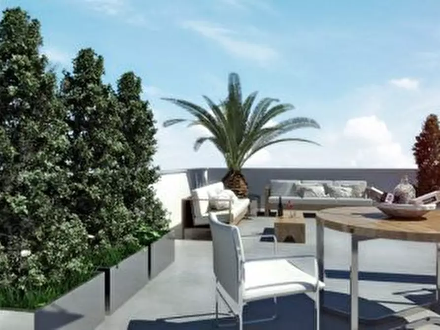 Immagine 2 di Mansarda in vendita  a Massa