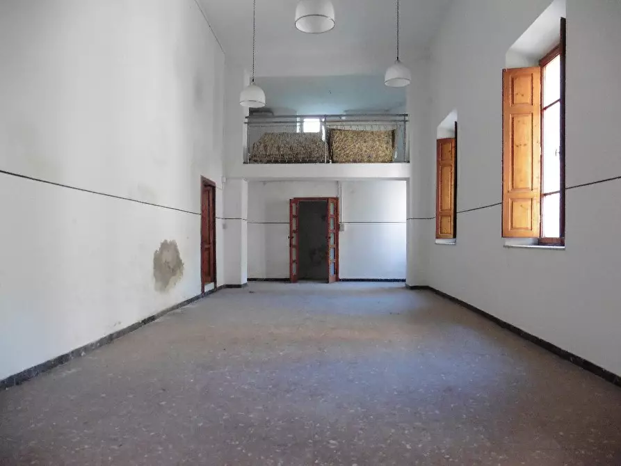 Immagine 5 di Palazzo in vendita  a Calci